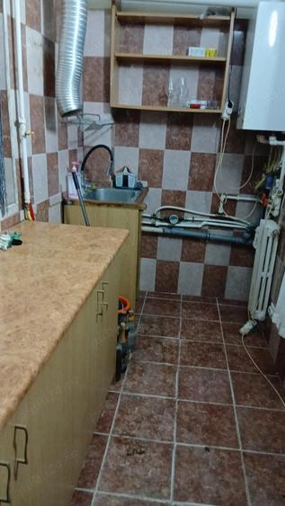 Inchiriez ap.2 cam. decomandate,parter,nemobilat.Se poate inchiria ?i ca spa?iu comercial,birouri - 4