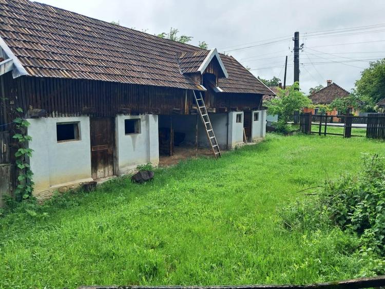 Casă individuală cu 3 camere cu Canalizare în Polovragi