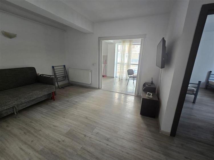 Apartament cu 3 camere decomandat, mobilat în Aeroport
