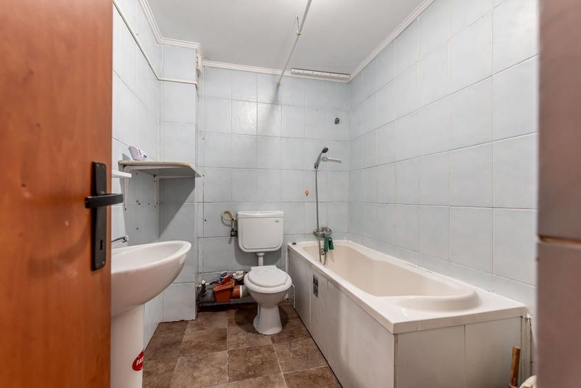 Apartament cu 3 camere semidecomandat în Central
