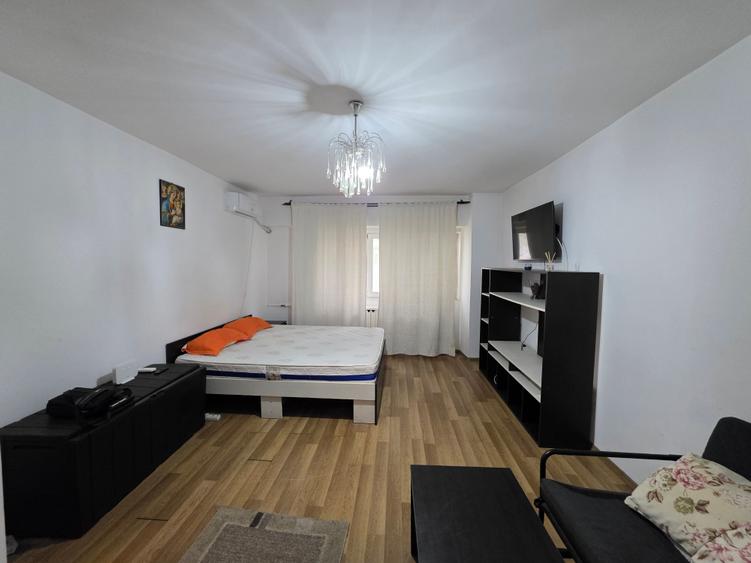 Garsonieră decomandată în Timpuri Noi