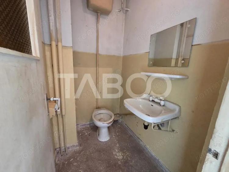 Apartament cu 3 camere semidecomandat în Central