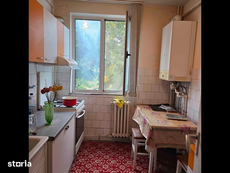 Apartament cu 3 camere semidecomandat în Central