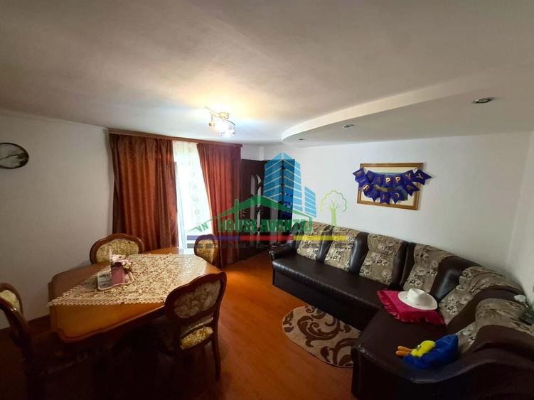 Casă cu 5 camere cu Teren 2428 Mp în Central