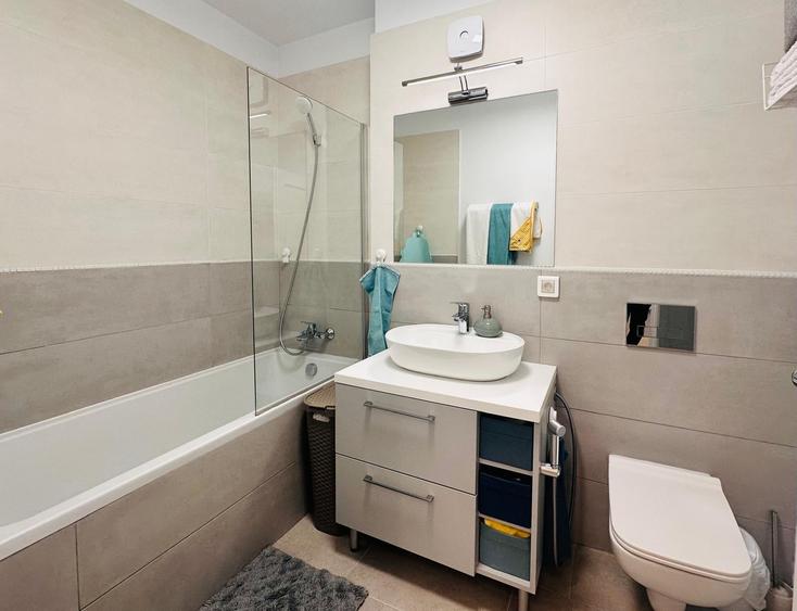 Apartament cu 2 camere semidecomandat, mobilat în Sisești