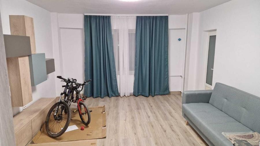 Apartament cu 3 camere decomandat în Păcii