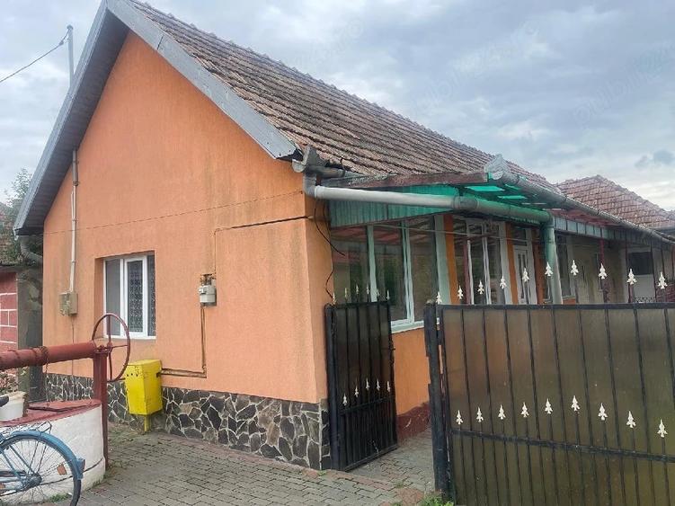 Casă cu 4 camere cu Teren 1000 Mp în Cucerdea