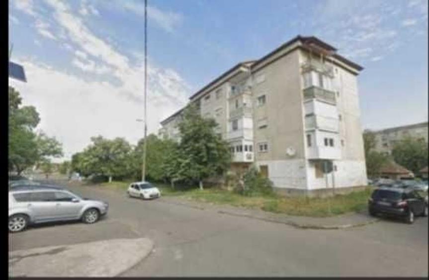 Apartament cu 3 camere decomandat în Nufărul