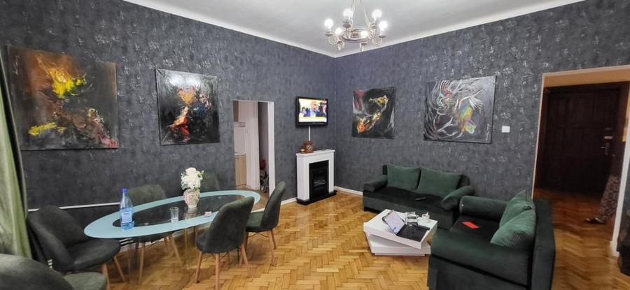 Apartament cu 3 camere, mobilat în P-ța Universității