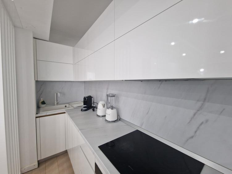 Apartament cu 3 camere decomandat, mobilat în Gara