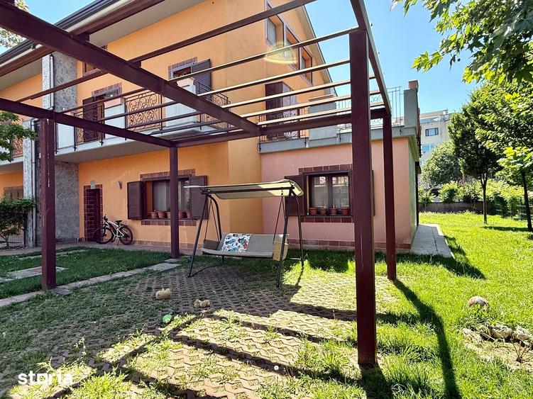 Casă cu 6 camere cu Teren 674 Mp în Delfinariu