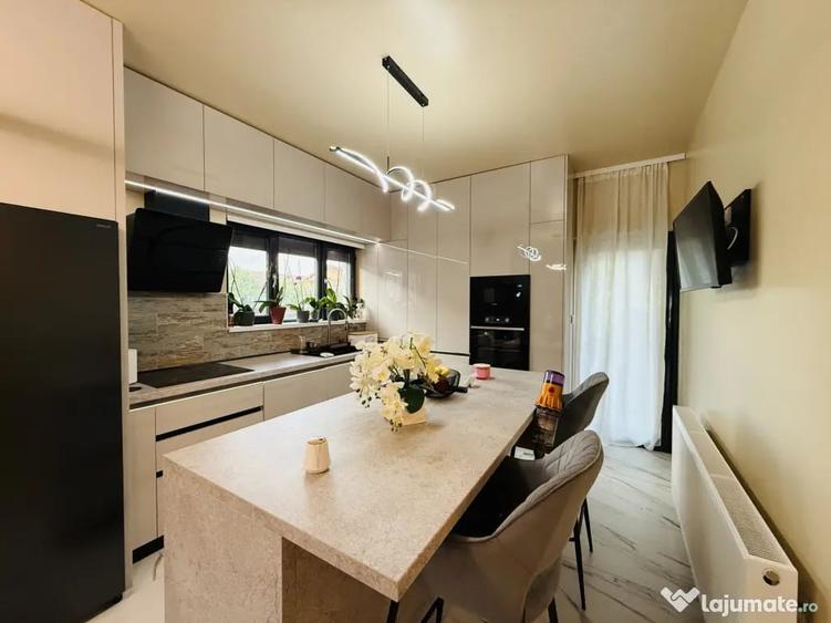 Casă cu 3 camere cu Teren 250 Mp în Sânmihaiu Român
