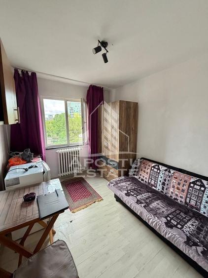 Garsonieră nedecomandată, mobilată în Complex Studențesc