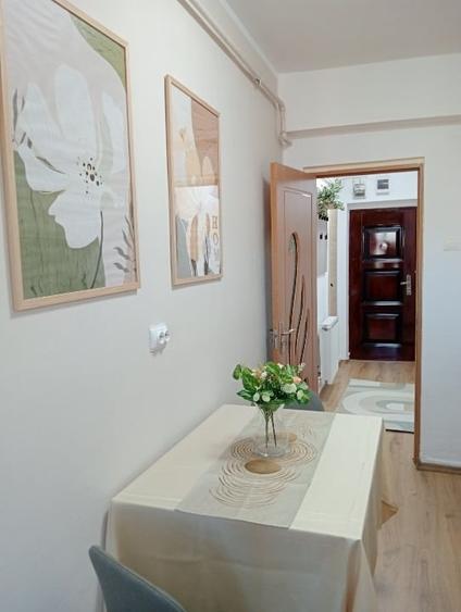 Apartament cu 2 camere semidecomandat, mobilat în Central