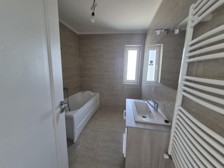 Casă individuală cu 5 camere cu Teren 500 Mp în Domnești