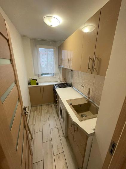 Apartament cu 3 camere semidecomandat în Eroii Revoluției