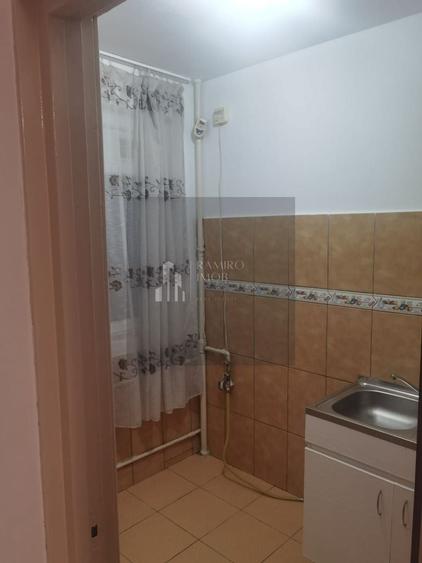 Garsonieră decomandată în Apărătorii Patriei