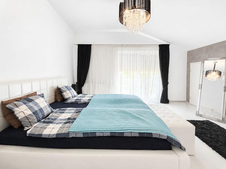 Apartament cu 3 camere decomandat, mobilat în Lipovei