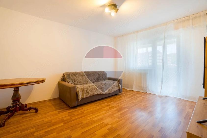 Apartament cu 4 camere decomandat în Răcădău