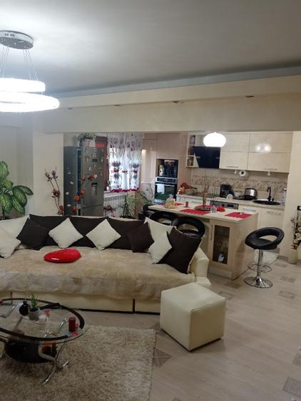 Apartament cu 2 camere semidecomandat în Intim