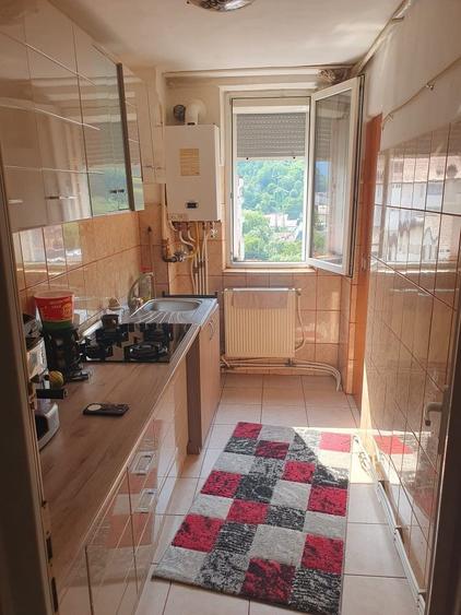 Apartament cu 3 camere decomandat în Dărmănești