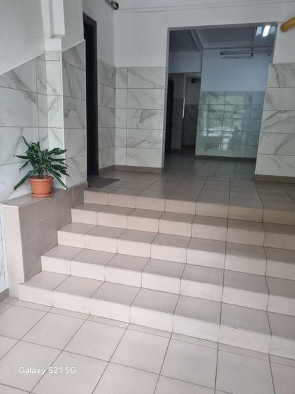 Apartament cu 3 camere semidecomandat în Titan