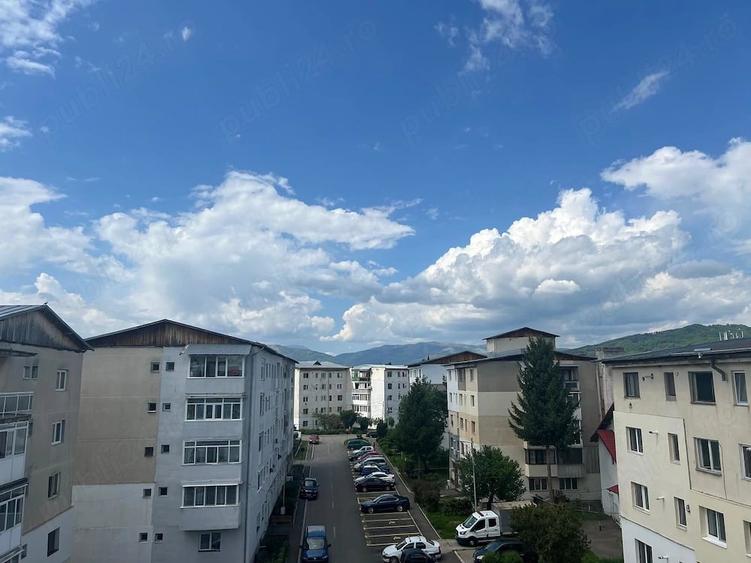Apartament cu 3 camere semidecomandat în Breaza de Sus