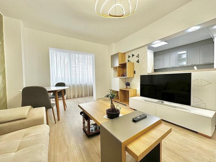 Apartament cu 3 camere decomandat în Central