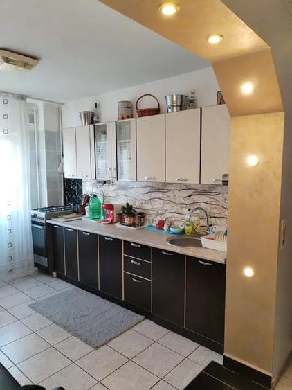 Apartament cu 3 camere decomandat, mobilat în Drumul Taberei