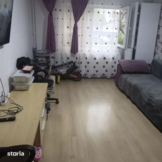 Apartament cu 3 camere decomandat în Mihai Bravu