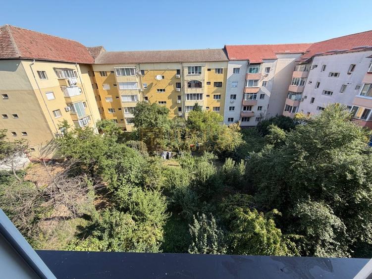 Apartament cu 3 camere semidecomandat, mobilat în Girocului