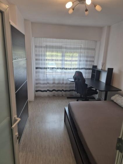 Apartament cu 3 camere decomandat, mobilat în Lacul Morii