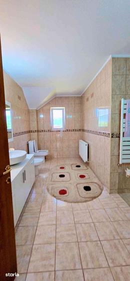 Casă cu 5 camere cu Teren 528.29 Mp în Central