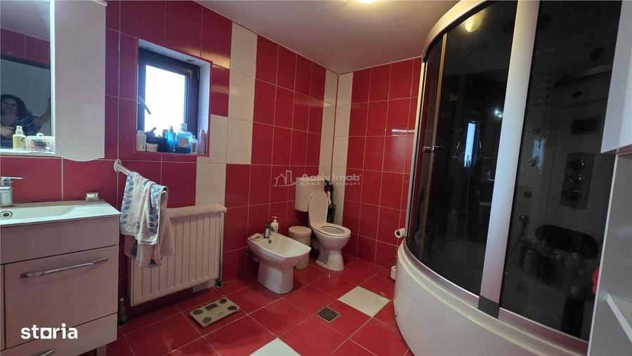 Casă cu 4 camere în Albești