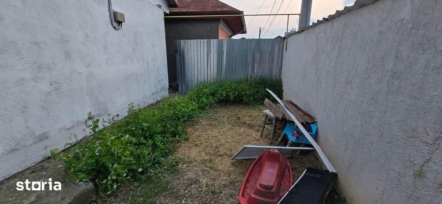 Casă cu 2 camere cu Teren 350 Mp în Roman