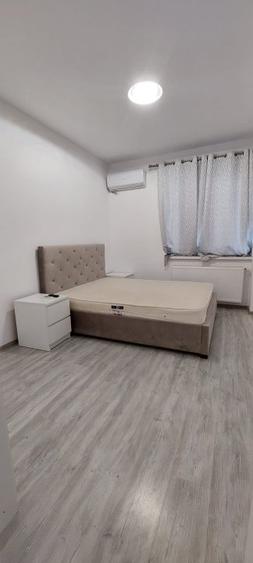 Garsonieră decomandată în Universitate