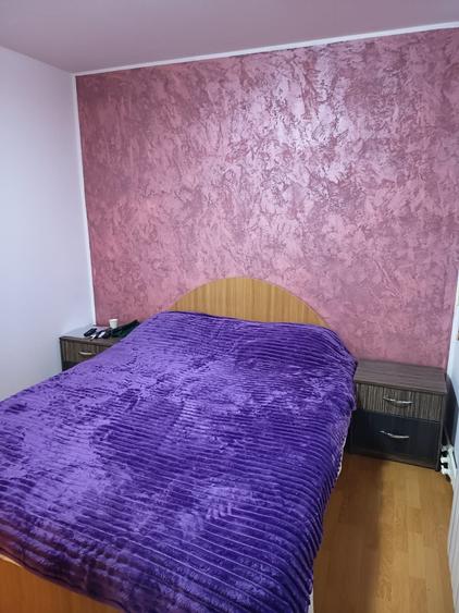 Apartament cu 4 camere decomandat în CET