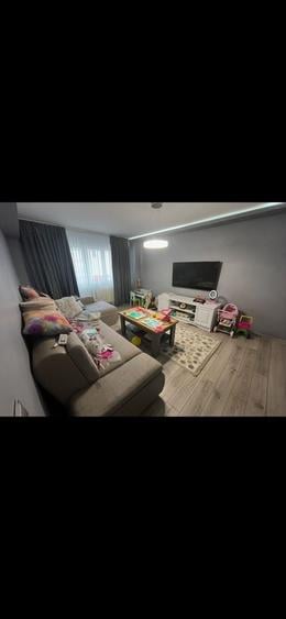 Apartament cu 4 camere în Romanești