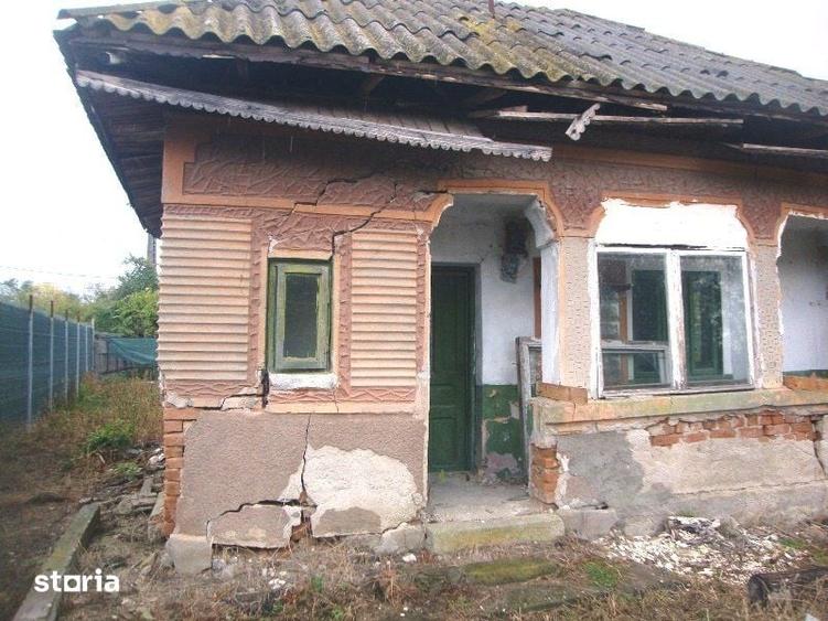 Casă cu 2 camere cu Teren 1945 Mp în Crângurile