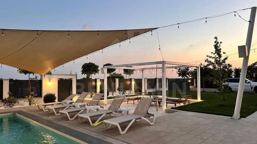 Casă individuală cu 6 camere cu Piscina în Cârcea