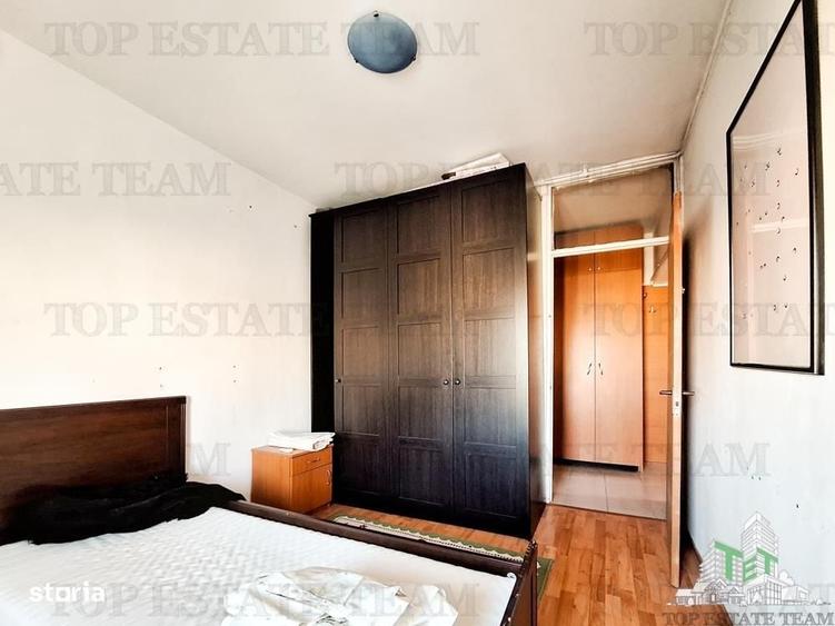 Apartament cu 4 camere decomandat în Tei