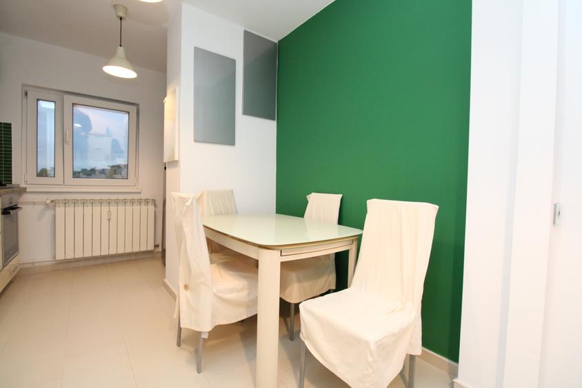 Apartament cu 3 camere decomandat în Drumul Taberei