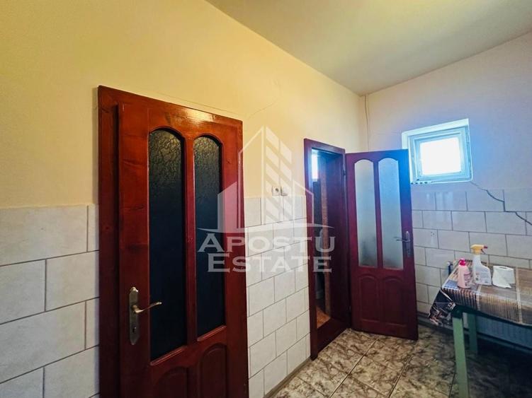 Casă individuală cu 5 camere cu Canalizare în Central