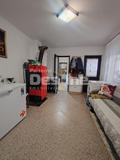 Casă cu 5 camere cu Teren 3000 Mp în Mânjești