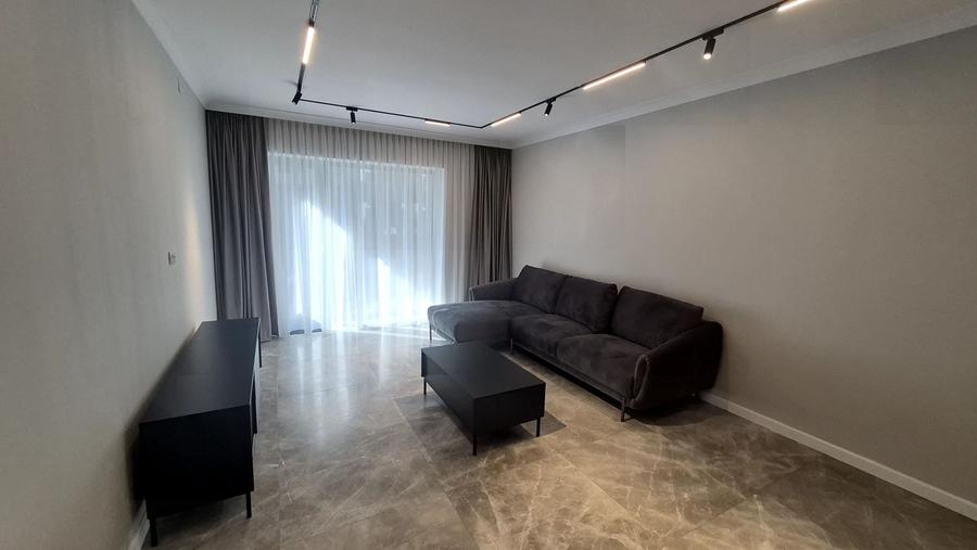 Apartament cu 3 camere decomandat, mobilat în Băneasa