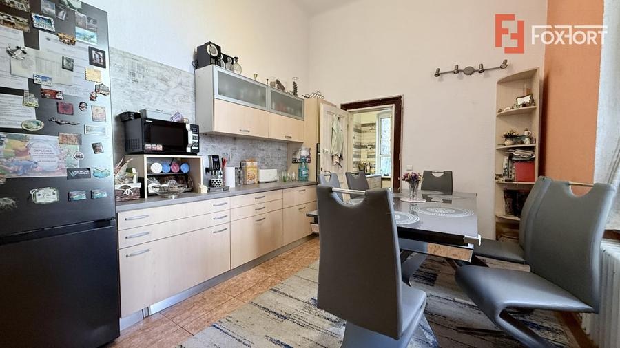 Apartament cu 4 camere circular, mobilat în P-ța Maria