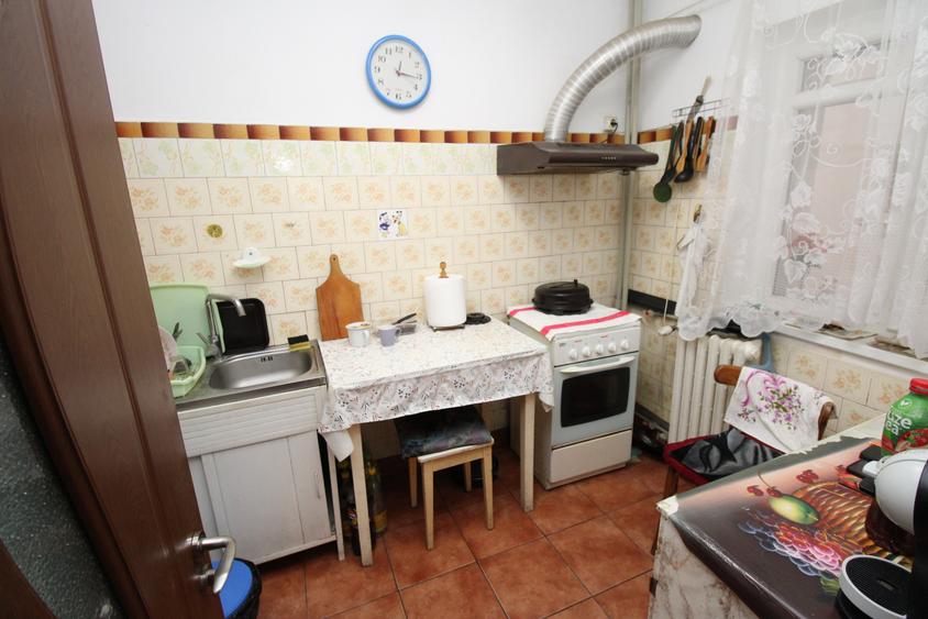 Apartament cu 3 camere decomandat în Drumul Taberei