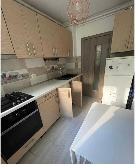 Apartament cu 2 camere semidecomandat în Obor