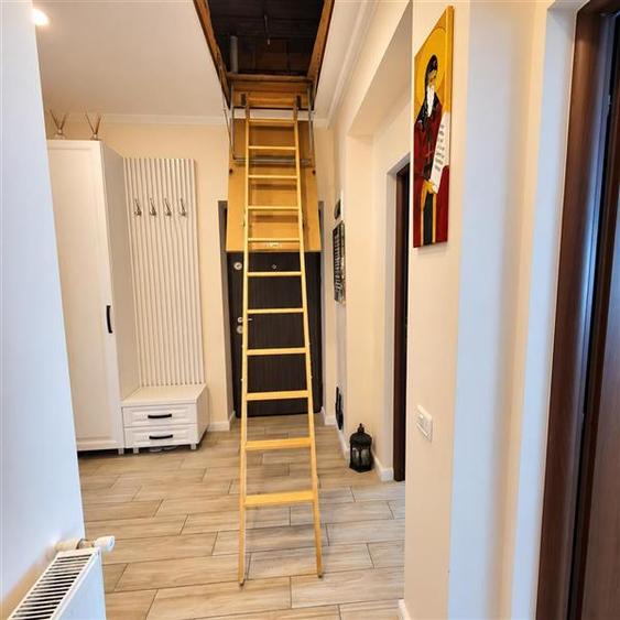 Apartament cu 3 camere decomandat în Tractorul