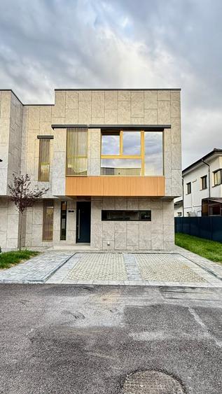 Duplex cu 4 camere cu Canalizare în Pipera